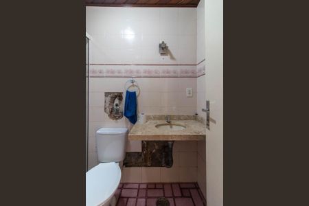 Banheiro de apartamento à venda com 2 quartos, 68m² em Vila Nova, Porto Alegre
