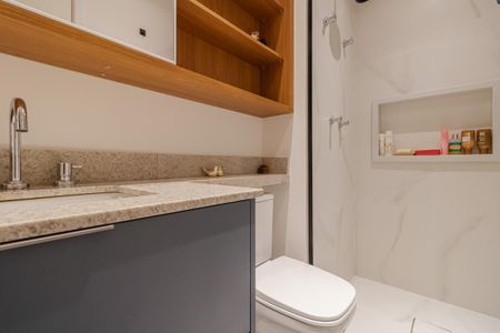 Banheiro de kitnet/studio para alugar com 1 quarto, 27m² em Indianópolis, São Paulo