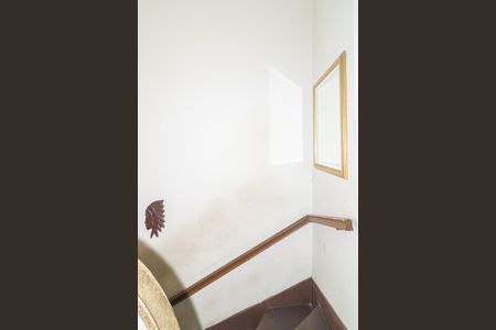 Casa à venda com 135m², 3 quartos e 1 vaga Casa à venda com 135m², 3 quartos e 1 vagaEscada