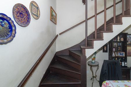 Casa à venda com 135m², 3 quartos e 1 vaga Casa à venda com 135m², 3 quartos e 1 vagaEscada