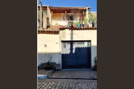 Casa à venda com 135m², 3 quartos e 1 vaga Casa à venda com 135m², 3 quartos e 1 vagaFachada