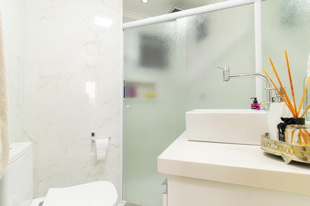 Banheiro  de apartamento à venda com 3 quartos, 54m² em Vila Ema, São Paulo