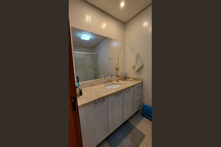 Banheiro 2 de casa de condomínio para alugar com 2 quartos, 98m² em Lomba do Pinheiro, Porto Alegre