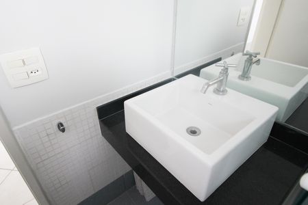 Banheiro de apartamento à venda com 1 quarto, 40m² em Indianópolis, São Paulo