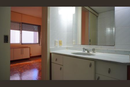 Banheiro suite  de apartamento para alugar com 4 quartos, 109m² em Cristo Redentor, Porto Alegre