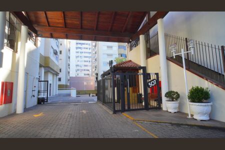 Apartamento para alugar com 109m², 4 quartos e 1 vagaFachada e portaria