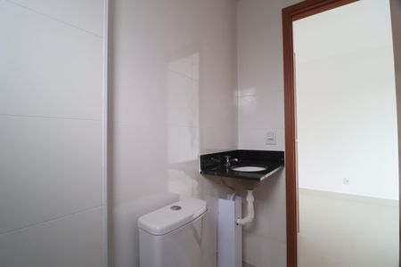 Banheiro do Quarto 2 de apartamento para alugar com 2 quartos, 73m² em Novo Mundo, Uberlândia