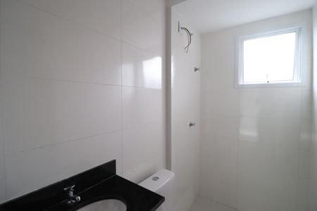 Banheiro Social de apartamento para alugar com 2 quartos, 73m² em Novo Mundo, Uberlândia
