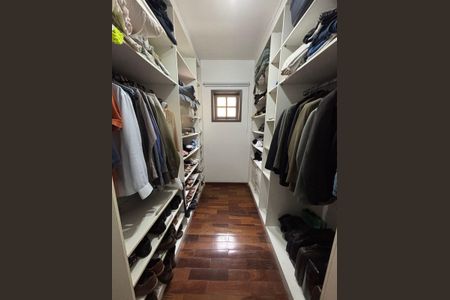 Casa para alugar com 567m², 4 quartos e 5 vagas Casa para alugar com 567m², 4 quartos e 5 vagasQuarto