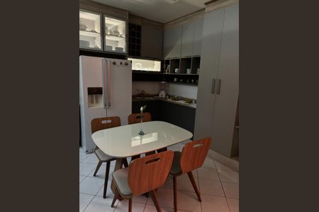 Sala de casa para alugar com 4 quartos, 567m² em Parque dos Principes, São Paulo