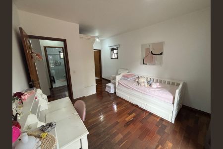 Casa para alugar com 567m², 4 quartos e 5 vagas Casa para alugar com 567m², 4 quartos e 5 vagasQuarto