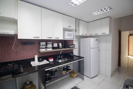Casa à venda com 125m², 4 quartos e sem vaga Casa à venda com 125m², 4 quartos e sem vagaCozinha casa 1