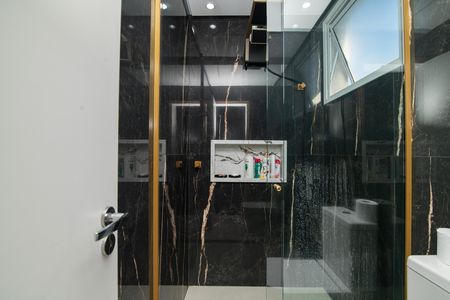 Apartamento para alugar com 58m², 2 quartos e 1 vaga Apartamento para alugar com 58m², 2 quartos e 1 vagaBanheiro do Quarto 2 Suíte