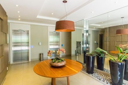Apartamento à venda com 80m², 2 quartos e 2 vagasHall de entrada