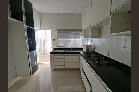 Casa para alugar com 150m², 3 quartos e 2 vagas Casa para alugar com 150m², 3 quartos e 2 vagasCozinha