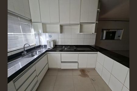 Casa para alugar com 150m², 3 quartos e 2 vagas Casa para alugar com 150m², 3 quartos e 2 vagasCozinha