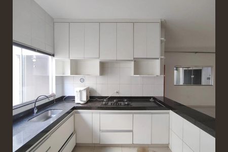 Casa para alugar com 150m², 3 quartos e 2 vagas Casa para alugar com 150m², 3 quartos e 2 vagasCozinha