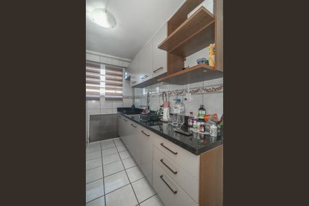 Cozinha de apartamento para alugar com 2 quartos, 55m² em Humaitá, Porto Alegre