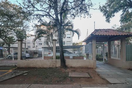 Fachada de apartamento para alugar com 2 quartos, 55m² em Humaitá, Porto Alegre