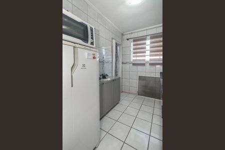 Cozinha de apartamento para alugar com 2 quartos, 55m² em Humaitá, Porto Alegre