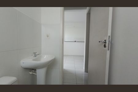 Banheiro de apartamento para alugar com 2 quartos, 42m² em Vila Urupes, Suzano