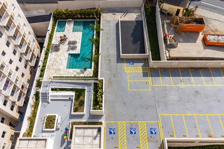 Apartamento para alugar com 35m², 2 quartos e sem vaga Apartamento para alugar com 35m², 2 quartos e sem vagaÁrea comum - Piscina