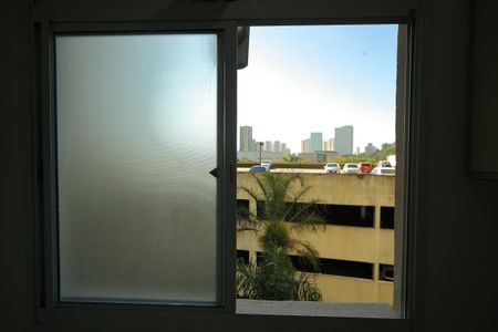 Área de Serviço- Janela  de apartamento para alugar com 2 quartos, 56m² em Nova Petrópolis, São Bernardo do Campo