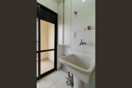 Área de Serviço de apartamento para alugar com 2 quartos, 57m² em Granja Viana, Cotia