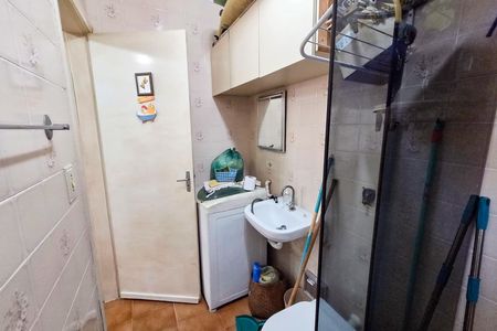 Banheiro de apartamento para alugar com 1 quarto, 47m² em Nova Mirim, Praia Grande