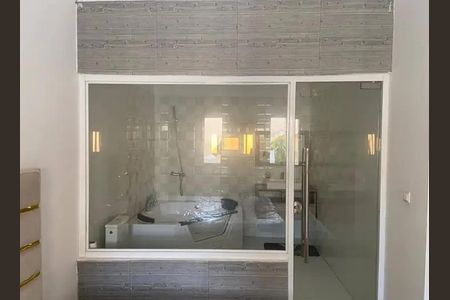 Casa para alugar com 220m², 4 quartos e 5 vagas Casa para alugar com 220m², 4 quartos e 5 vagasBanheiro