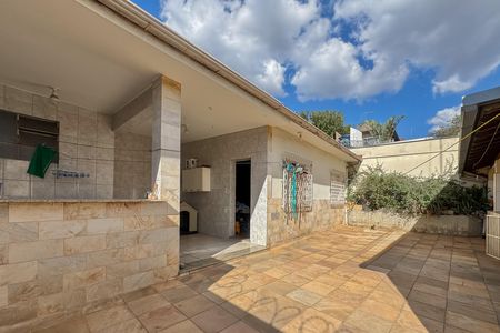 Casa à venda com 210m², 3 quartos e 3 vagas