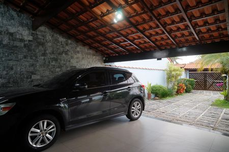 Garagem de casa de condomínio para alugar com 3 quartos, 224m² em Caxito Pequeno, Maricá
