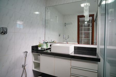 Banheiro do Quarto 1 de casa de condomínio para alugar com 3 quartos, 224m² em Caxito Pequeno, Maricá