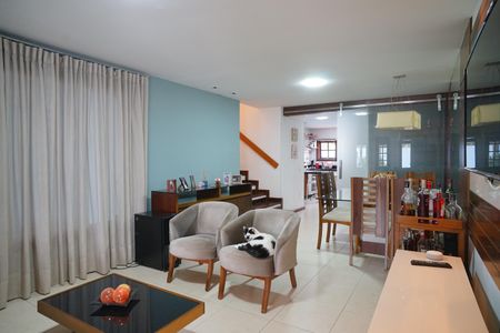 Casa de condomínio para alugar com 224m², 3 quartos e 4 vagas Casa de condomínio para alugar com 224m², 3 quartos e 4 vagasSala