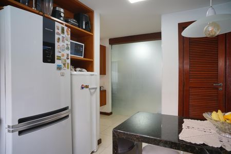 Cozinha de casa de condomínio para alugar com 3 quartos, 224m² em Caxito Pequeno, Maricá