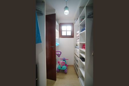 Casa de condomínio para alugar com 224m², 3 quartos e 4 vagas Casa de condomínio para alugar com 224m², 3 quartos e 4 vagasCloset do quarto 1