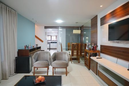 Sala de casa de condomínio para alugar com 3 quartos, 224m² em Caxito Pequeno, Maricá