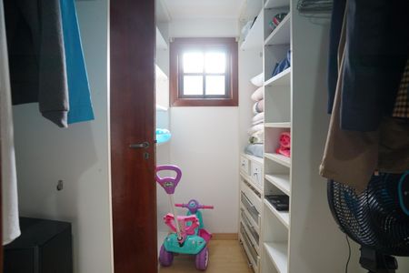 Casa de condomínio para alugar com 224m², 3 quartos e 4 vagas Casa de condomínio para alugar com 224m², 3 quartos e 4 vagasCloset do quarto 1