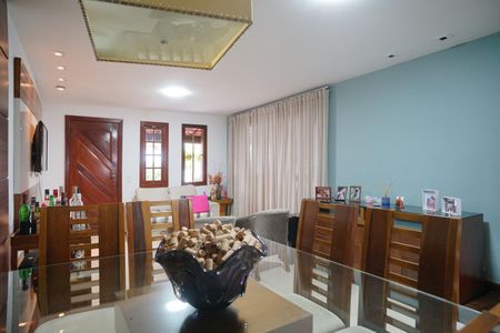 Sala de casa de condomínio para alugar com 3 quartos, 224m² em Caxito Pequeno, Maricá