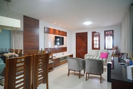 Casa de condomínio para alugar com 224m², 3 quartos e 4 vagas Casa de condomínio para alugar com 224m², 3 quartos e 4 vagasSala