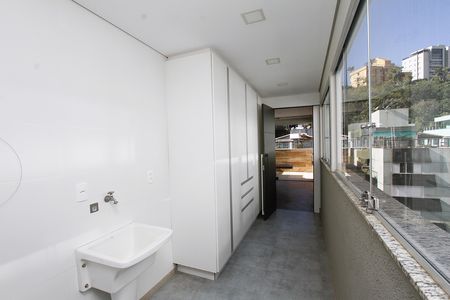 Apartamento à venda com 147m², 2 quartos e 3 vagasÁrea de Serviço