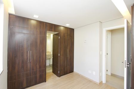 Apartamento à venda com 147m², 2 quartos e 3 vagasQuarto 2 - Suíte