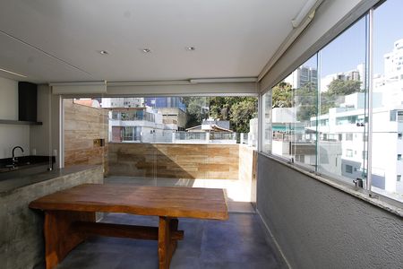 Apartamento à venda com 147m², 2 quartos e 3 vagasCobertura