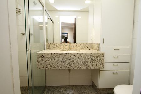 Apartamento à venda com 147m², 2 quartos e 3 vagasBanheiro da Suíte