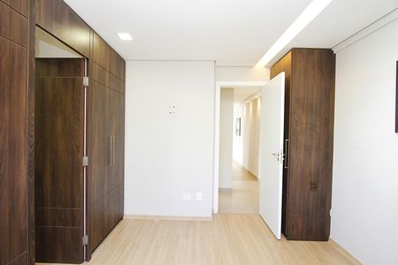 Apartamento à venda com 147m², 2 quartos e 3 vagasQuarto 2 - Suíte