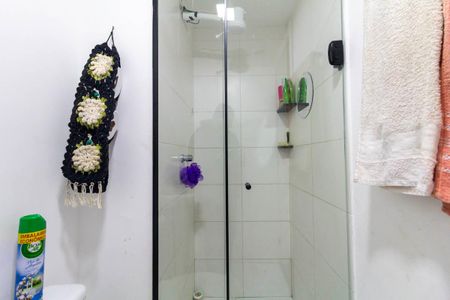 Banheiro de apartamento para alugar com 1 quarto, 27m² em Guaiauna, São Paulo
