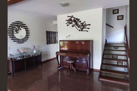 Sala de casa à venda com 5 quartos, 411m² em City Bussocaba, Osasco