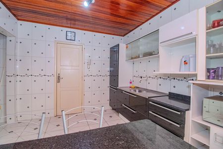 Cozinha e Área de Serviço de apartamento à venda com 2 quartos, 75m² em Petrópolis, Porto Alegre