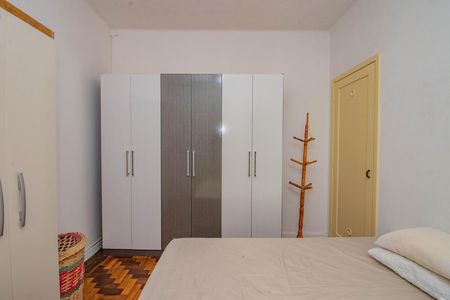 Quarto 1 de apartamento à venda com 2 quartos, 75m² em Petrópolis, Porto Alegre