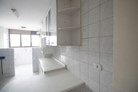Apartamento para alugar com 135m², 3 quartos e 2 vagas Apartamento para alugar com 135m², 3 quartos e 2 vagasCozinha - Armários